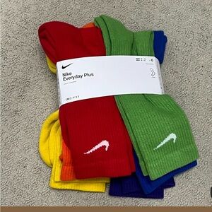 Nike Everyday Plus Cushioned Crew Socks 
Size Large (mens 8-12 women's 10-13)